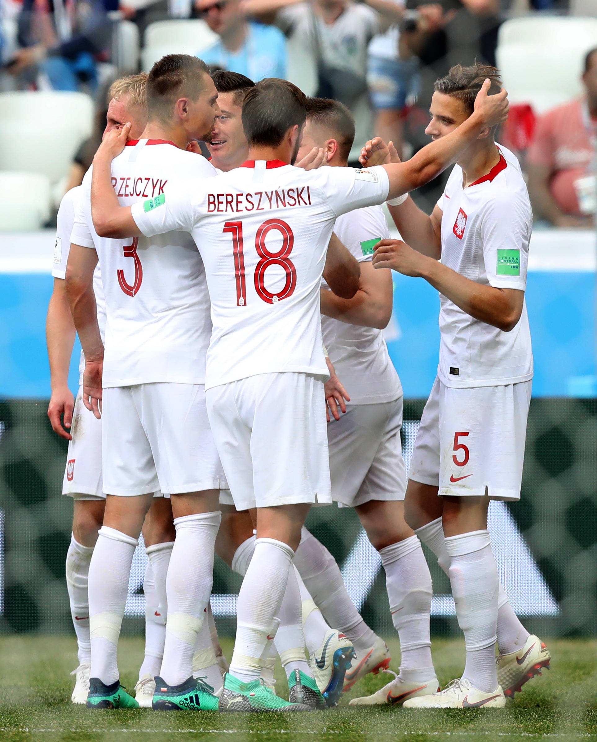 波兰横扫莱比锡红牛,贝林厄姆状态火热 波兰横扫莱比锡红牛,贝林厄姆状态火热