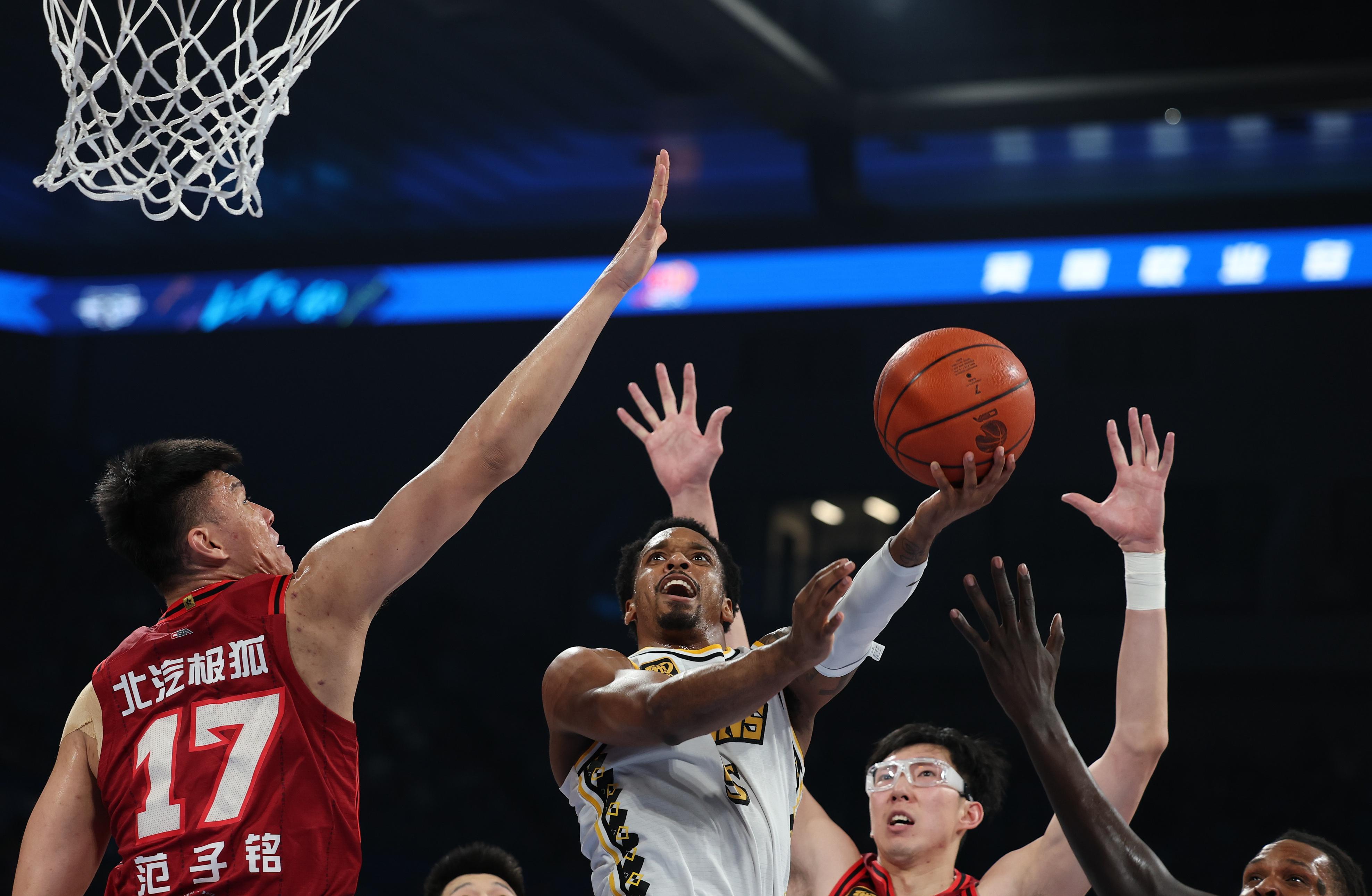 广东队鏖战勇士，福克斯统治全场