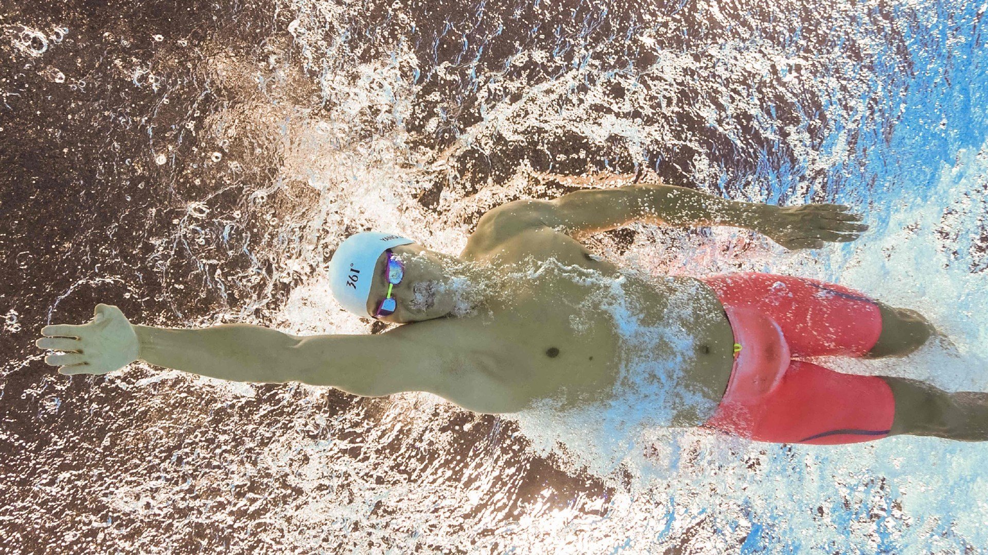 武切维奇内线爆发如火山喷发,老鹰式防守锁死深圳队进攻命脉