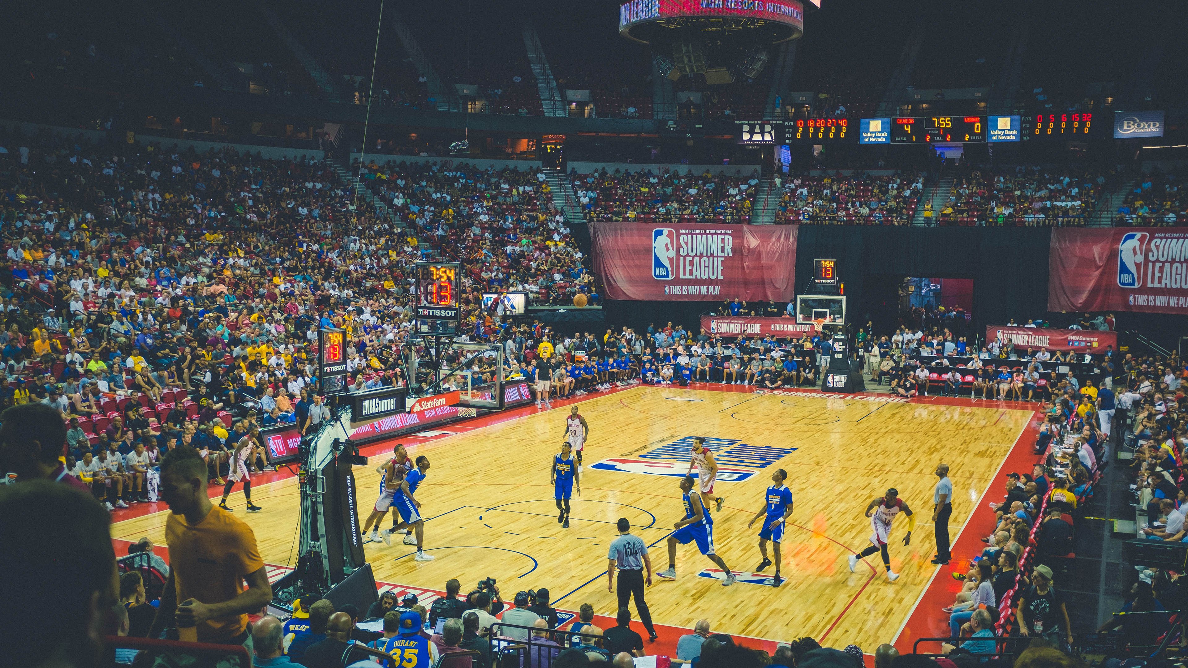 雄鹿碾压国王，小贾伦成为关键先生