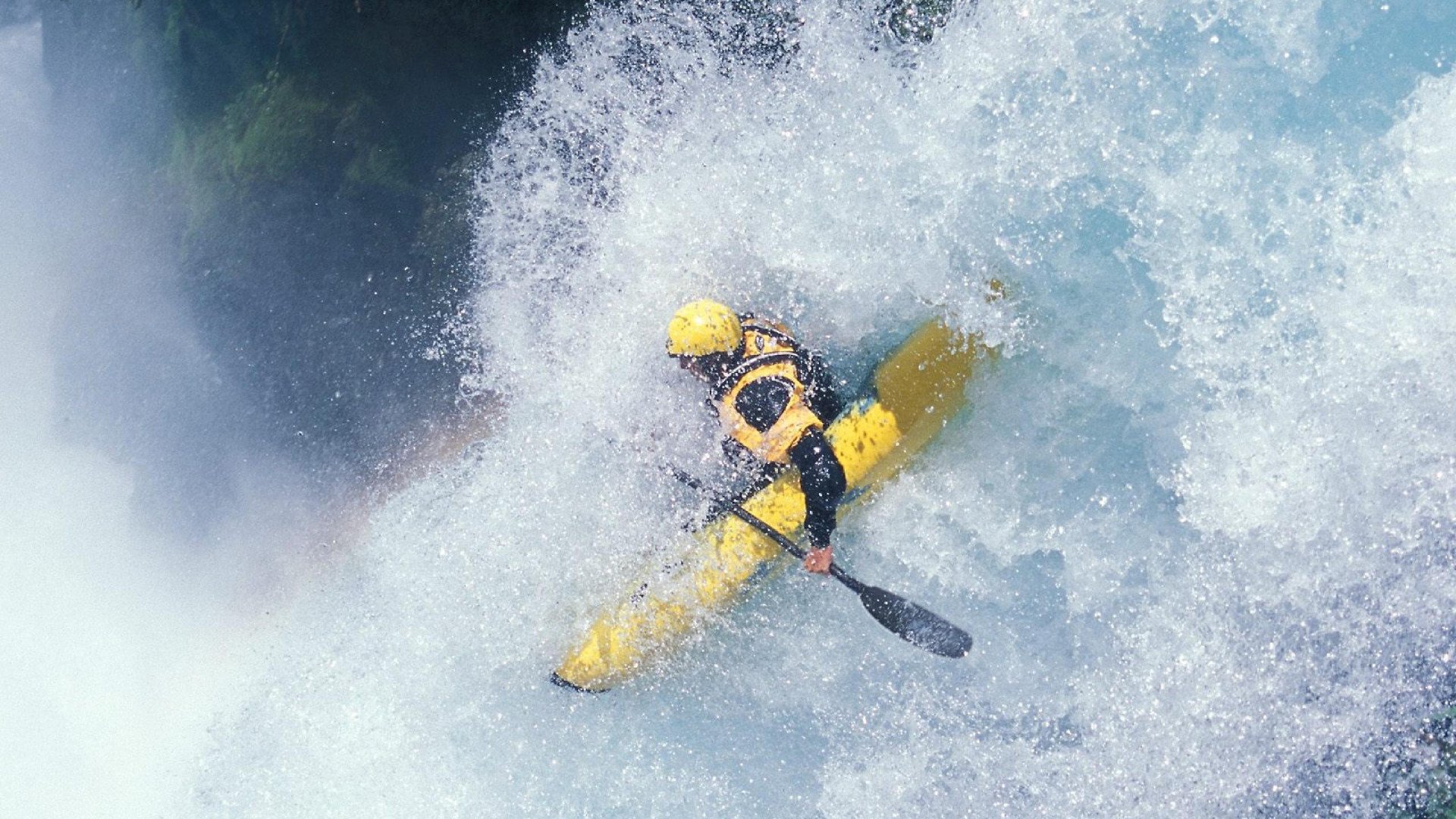 塞恩斯关键制胜，迈凯伦险胜哈斯，策略与勇气的毫厘之争