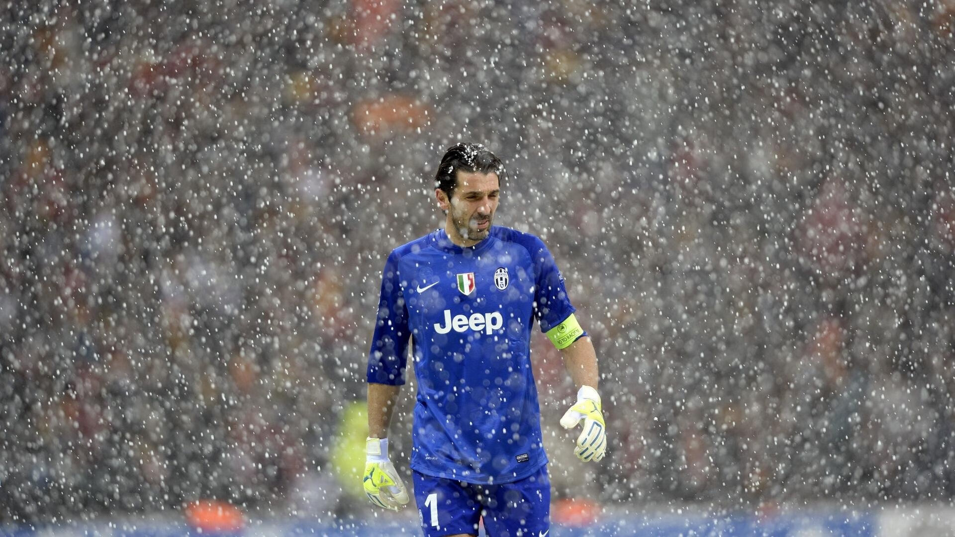 布克惊艳四座，雄鹿险胜天津队背后的战术博弈与唯一性瞬间